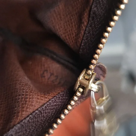 Louis Vuitton Brown Monogram Key Cles - Picture 12 of 13